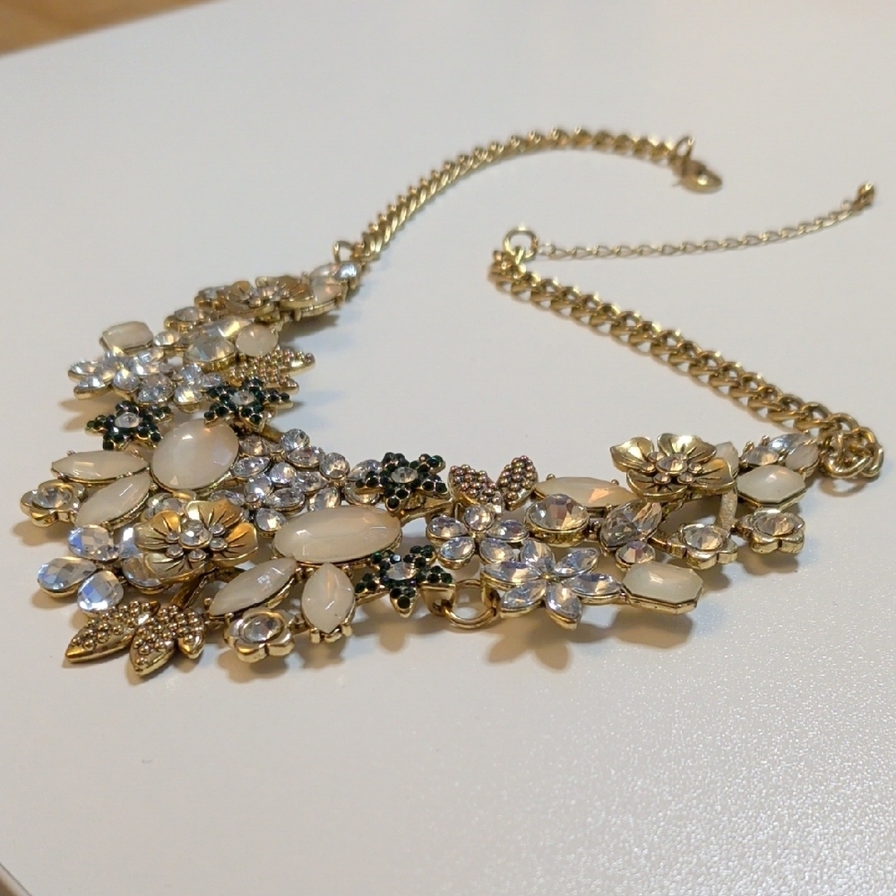 Stunning Gold and Silver Floral Necklace - Picture 6 of 9